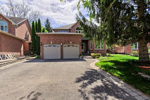 558 Lyman Blvd, Newmarket, ON, L3X1V8 | Card Image