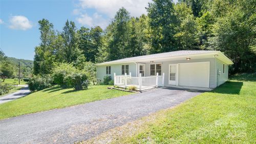 489 Astor Cook Rd, Blowing Rock, NC, 28605-9710 | Card Image
