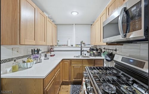 328 John St, Elizabeth, NJ, 07202-3946 | Card Image