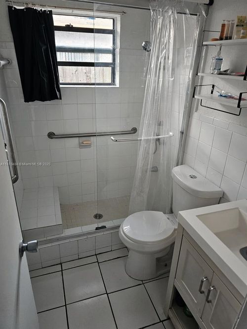 109 Nw 28th Ter, Fort Lauderdale, FL, 33311-8525 | Card Image