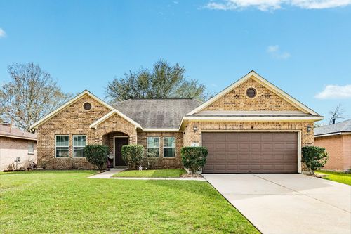 4 Lobo Ct, Angleton, TX, 77515-2716 | Card Image