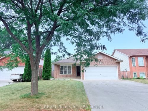 7921 Spring Blossom Dr, Niagara Falls, ON, L2H3J3 | Card Image