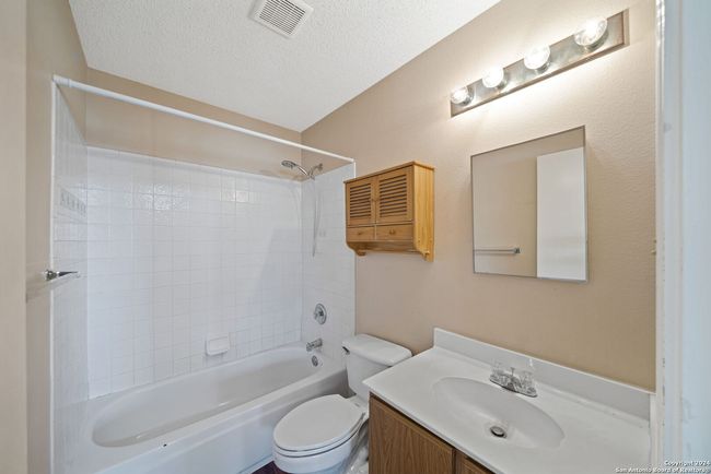 8023 Chestnut Cedar Dr, House other with 3 bedrooms, 3 bathrooms and null parking in Converse TX | Image 17