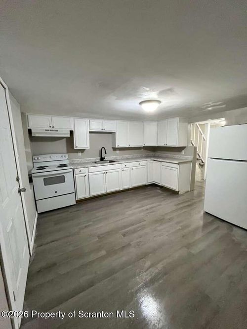 15 Amity Ct, Scranton, PA, 18509-3106 | Card Image