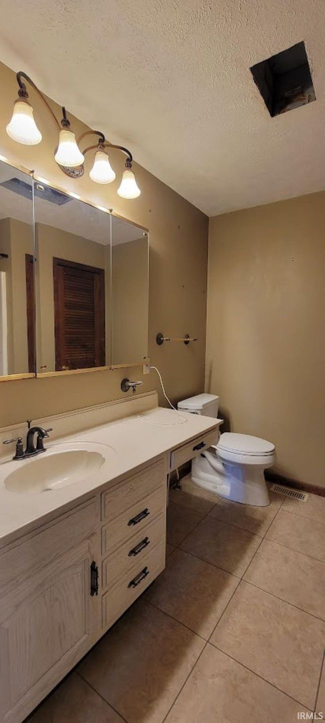 1715 S 1225 E, House other with 3 bedrooms, 2 bathrooms and null parking in Loogootee IN | Image 11