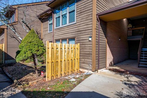 133 Oakmont Ct, Edison, NJ, 08820-1061 | Card Image