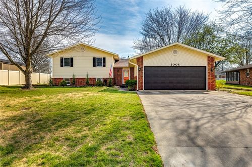 1006 Cardinal Drive, Effingham, IL, 62401 | Card Image