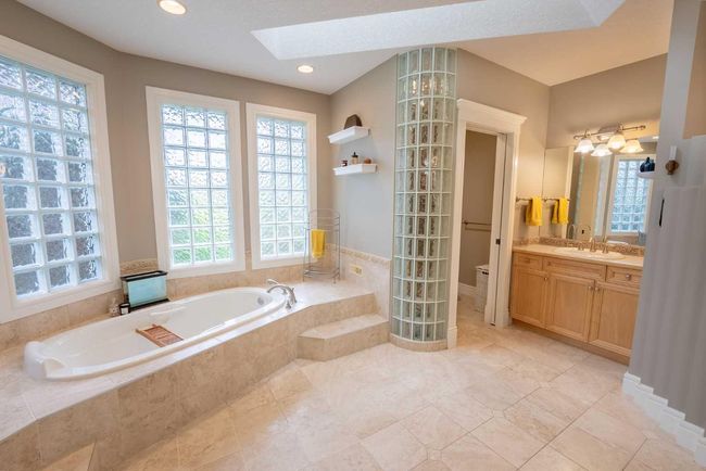 51 Country Lane Terr, House other with 5 bedrooms, 5 bathrooms and null parking in Calgary AB | Image 11
