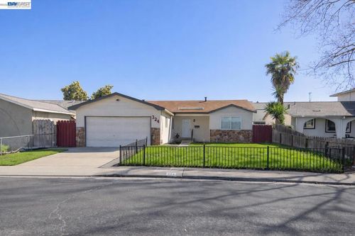 324 Eva Ct, Manteca, CA, 95336-3448 | Card Image