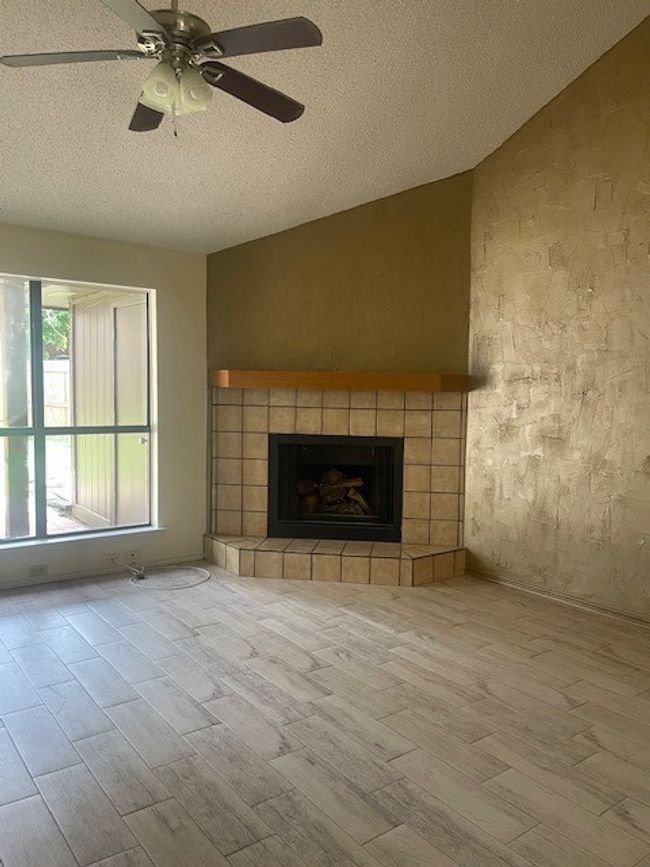 Tile surround wbfp. ceiling fan. LPV floors. | Image 9