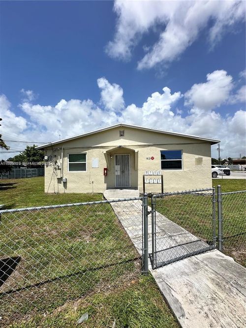 8-912 Nw 9th Ave, Hallandale Beach, FL, 33009-2161 | Card Image