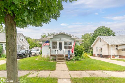 227 N Crescent Dr, Mason City, IA, 50401-2827 | Card Image