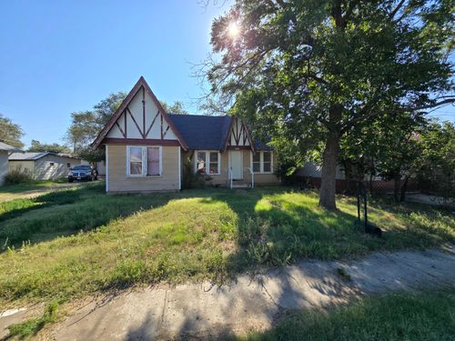 1004 Nassau St, Plainview, TX, 79072-6452 | Card Image