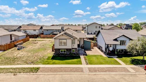 1114 9 Ave Se, Redcliff, AB, T0J2P0 | Card Image