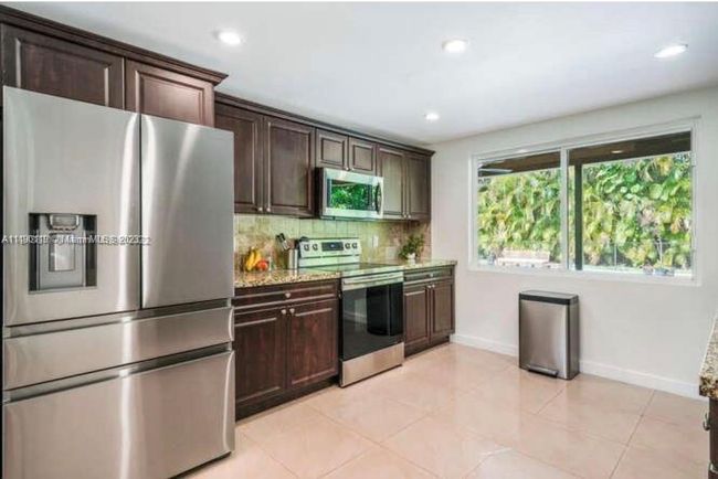 12100 Sw 69 Th Ct, House other with 4 bedrooms, 3 bathrooms and null parking in Pinecrest FL | Image 11