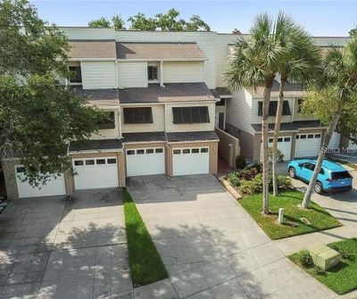 13914 Lake Point Drive, Townhouse with 2 bedrooms, 2 bathrooms and null parking in CLEARWATER FL | Image 2