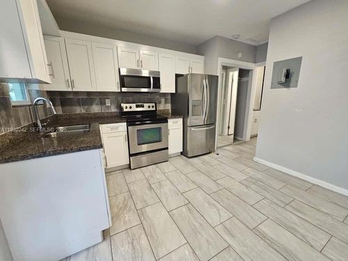 2-950 Nw 5th St, Miami, FL, 33128-1218 | Card Image