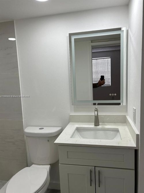 apt-303-6045 Nw 186th St, Hialeah, FL, 33015-6068 | Card Image