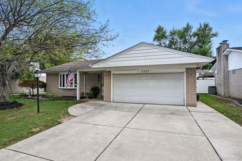 4257 Ponderosa St, Trenton, MI, 48183-3938 | Card Image