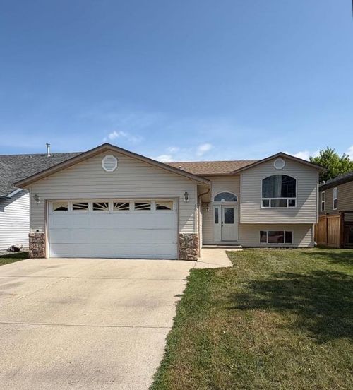 66 Upland Rd W, Brooks, AB, T1R1G7 | Card Image
