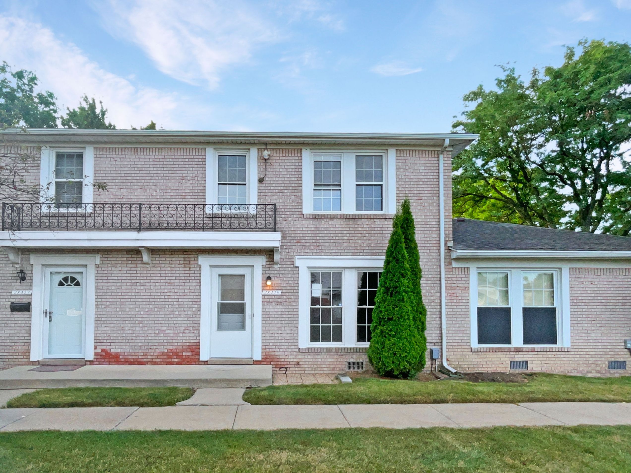 Longmeadow Ln, Brownstown Twp, MI 48183