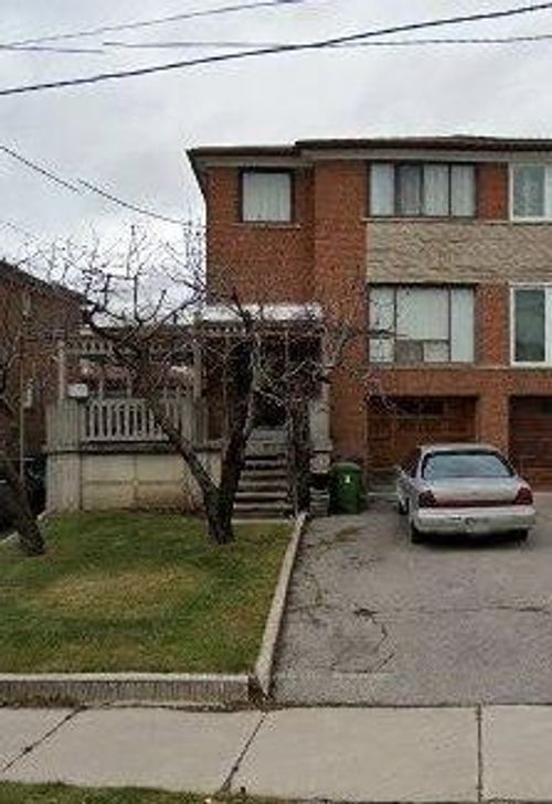 8 Rainswood Court, North York, ON, M3M1G2 | Card Image