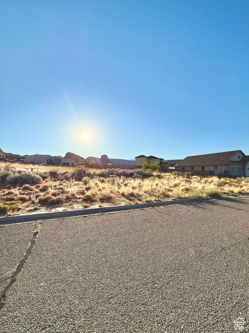2233 Rio Verde, Moab, UT, 84532-3533 | Card Image