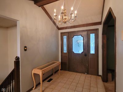 Entry / Foyer | Image 3