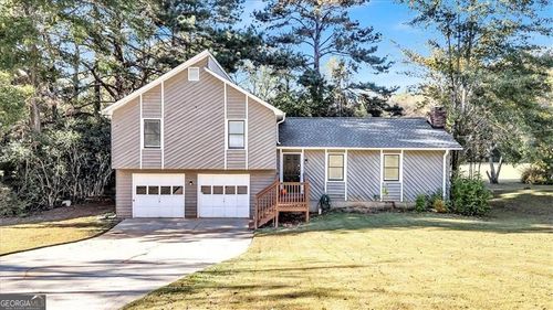 450 Valley Woods Cir Se, Conyers, GA, 30094-3864 | Card Image
