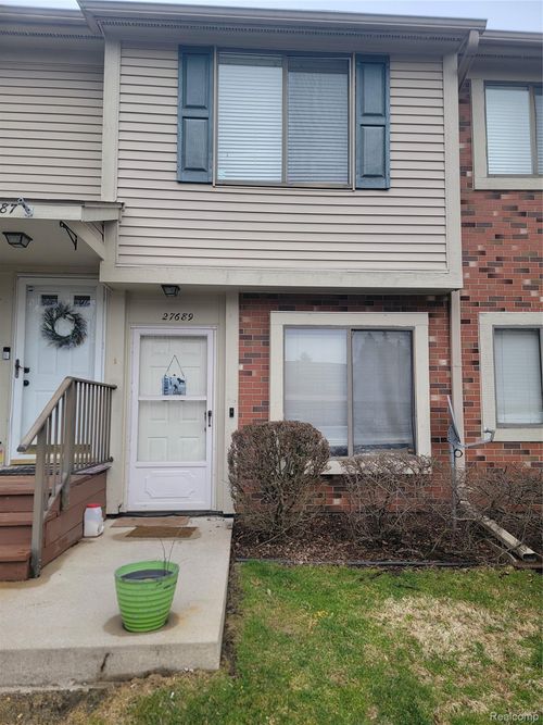 27689 Harrison Woods Ln, Harrison Township, MI, 48045-3546 | Card Image