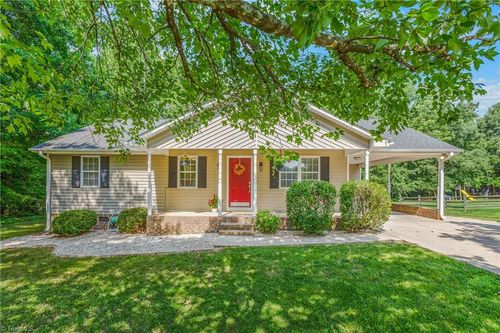 209 Millstone Dr, Lexington, NC, 27295-7903 | Card Image