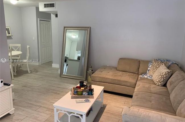 APT-102 - 81 Edgewater Dr, Condo with 1 bedrooms, 1 bathrooms and null parking in Coral Gables FL | Image 6