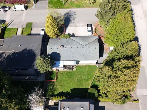 14150 Blackburn Ave, White Rock, BC, V4B2Z7 | Card Image