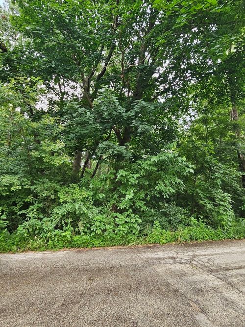 35 Ridgeland Ave, Fox Lake, IL, 60020-1861 | Card Image