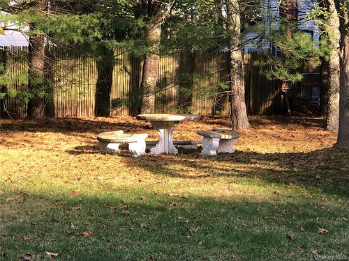 511 Montauk Hwy, East Moriches, NY, 11940-1376 | Card Image