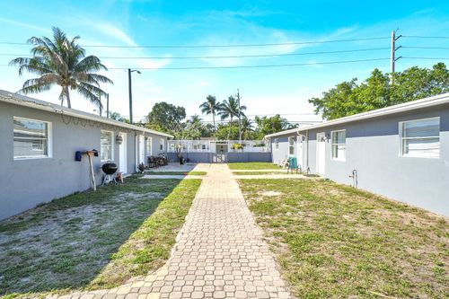 4733 Mulberry Rd, Lake Worth Beach, FL, 33461-5135 | Card Image