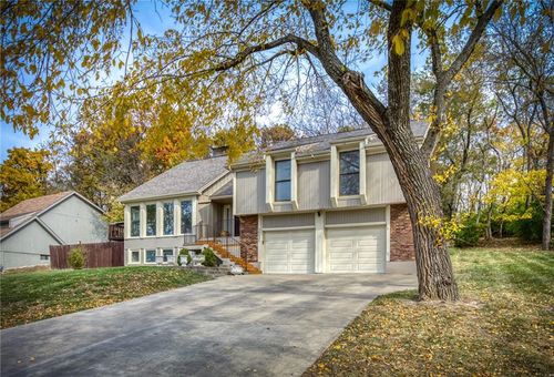 16025 Meadow Ln, Stilwell, KS, 66085-9285 | Card Image