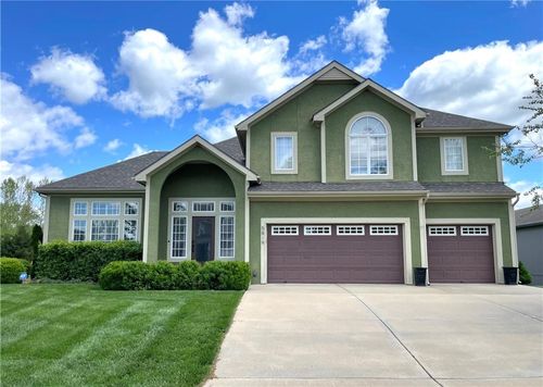 5819 N Liberty Ave, Kansas City, MO, 64118-3076 | Card Image