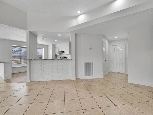 403 Elder Vista Dr, House other with 3 bedrooms, 2 bathrooms and 2 parking in Webster TX | Image 5