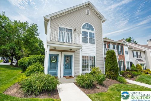 1942 Willings Ln, Hellertown, PA, 18055-2821 | Card Image