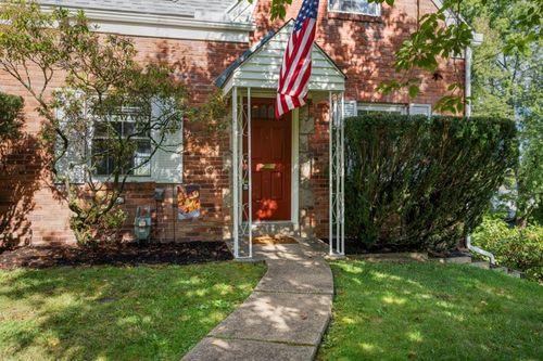 29 Leon Rd, Pittsburgh, PA, 15220-3216 | Card Image