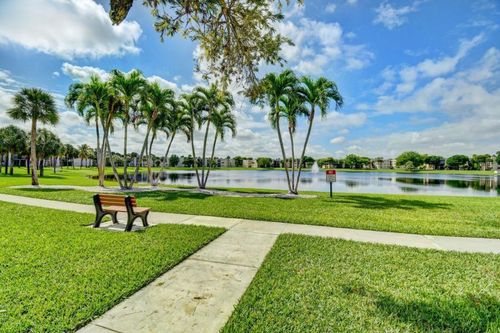 apt-219-5220 Las Verdes Cir, Delray Beach, FL, 33484-8037 | Card Image