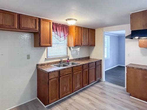 4140 Risedorph St, Burton, MI, 48509-1042 | Card Image