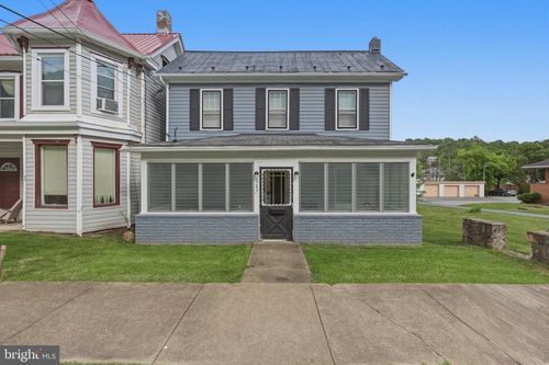 262 N Washington St, BERKELEY SPRINGS, WV, 25411-1551 | Card Image