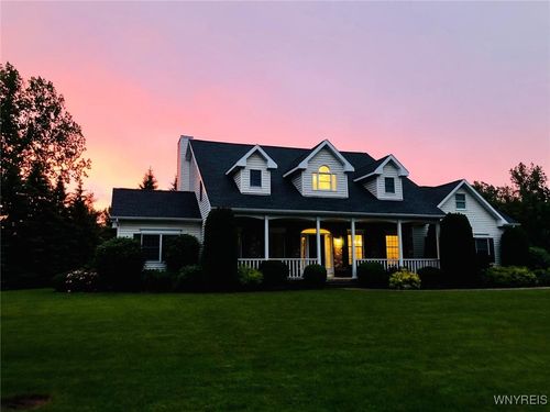 8350 Manchester Park Dr, East Amherst, NY, 14051-1593 | Card Image