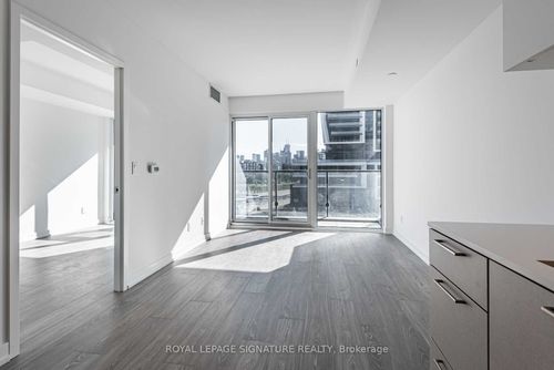 301-19 Western Battery Rd, Toronto, ON, M6K0E3 | Card Image