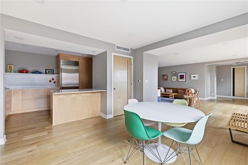 apt-805-310 W 49th St, Kansas City, MO, 64112-3510 | Card Image