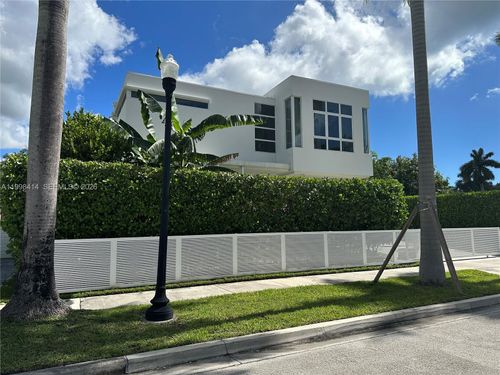 949 Tyler St, Hollywood, FL, 33019-1301 | Card Image