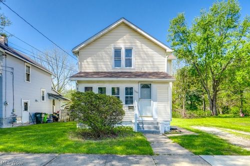 1289 13th St Se, Massillon, OH, 44646-8205 | Card Image