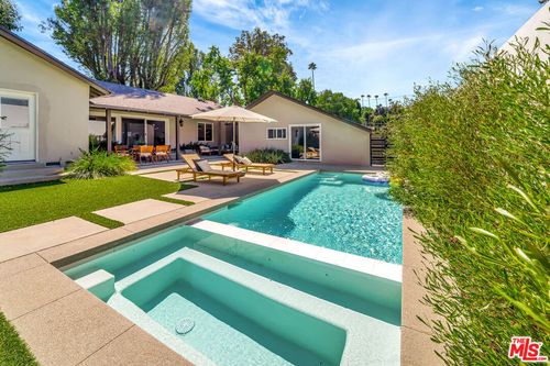 19841 Henshaw St, Woodland Hills, CA, 91364-2604 | Card Image